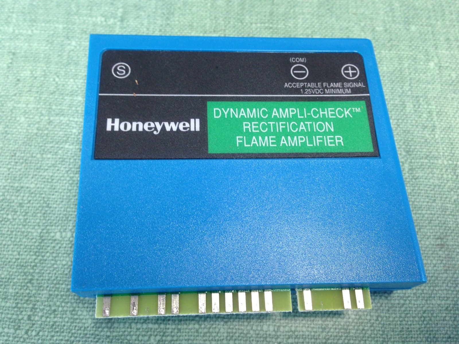 Honeywell R7847B1072/U — Автоматы управления горелками серии 7800